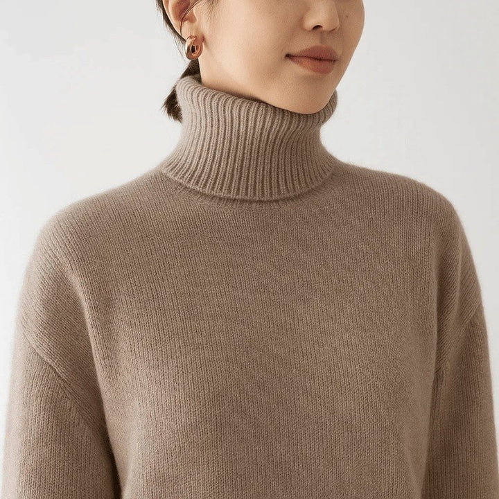Seraina — Weicher gerippter Oversize Rollkragenpullover für Damen, Das Modehaus Luzern