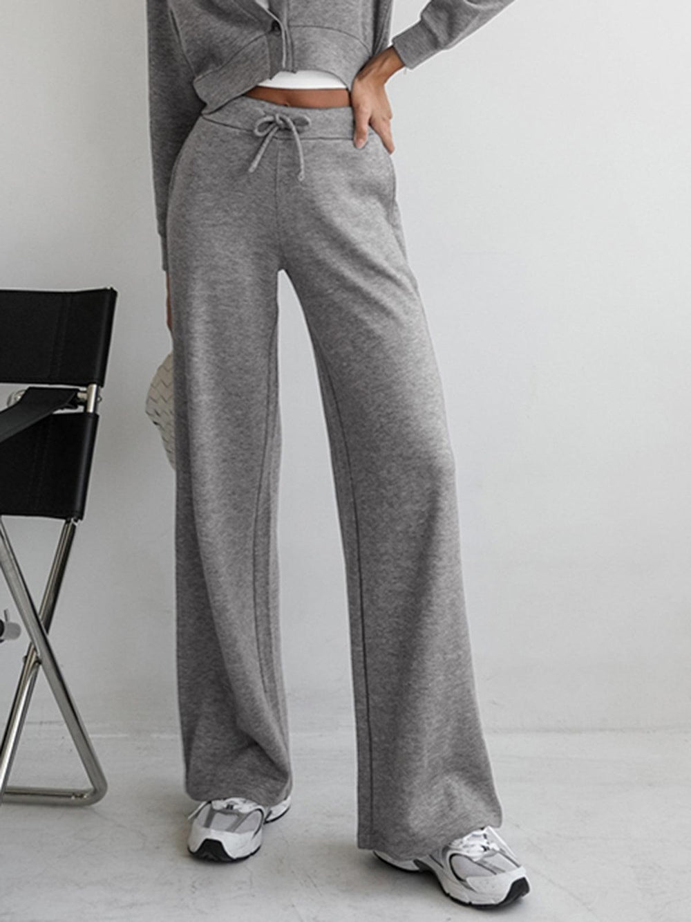 Silvana — Bequeme weite Trainerhose für Damen mit hohem Bund und Kordelzug, Das Modehaus Luzern