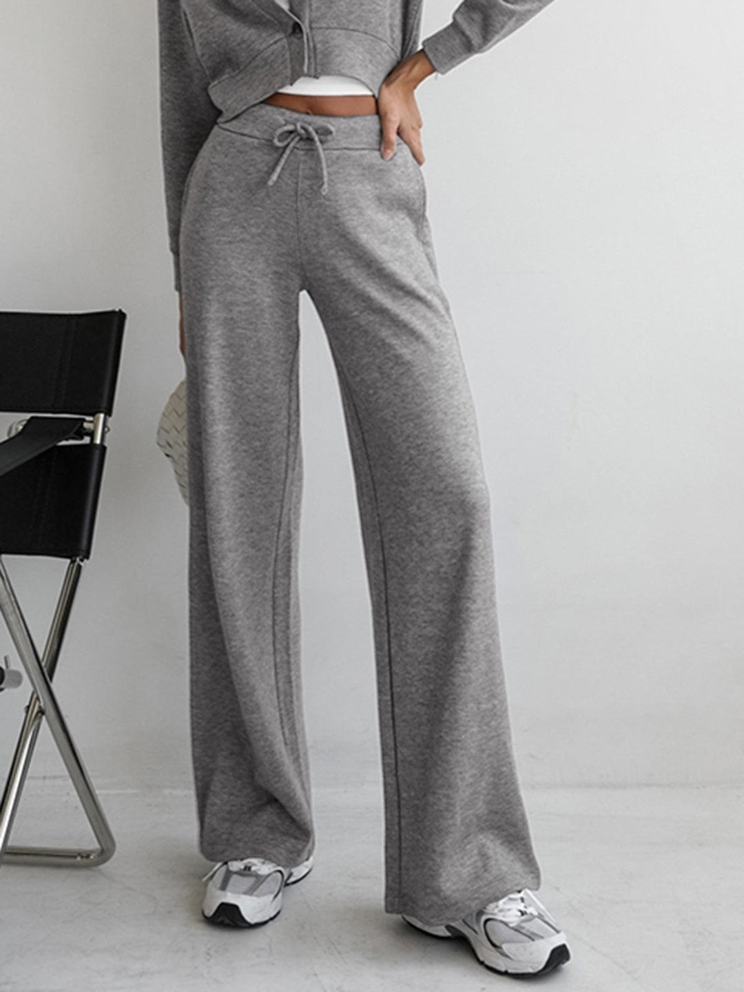Silvana — Bequeme weite Trainerhose für Damen mit hohem Bund und Kordelzug, Das Modehaus Luzern