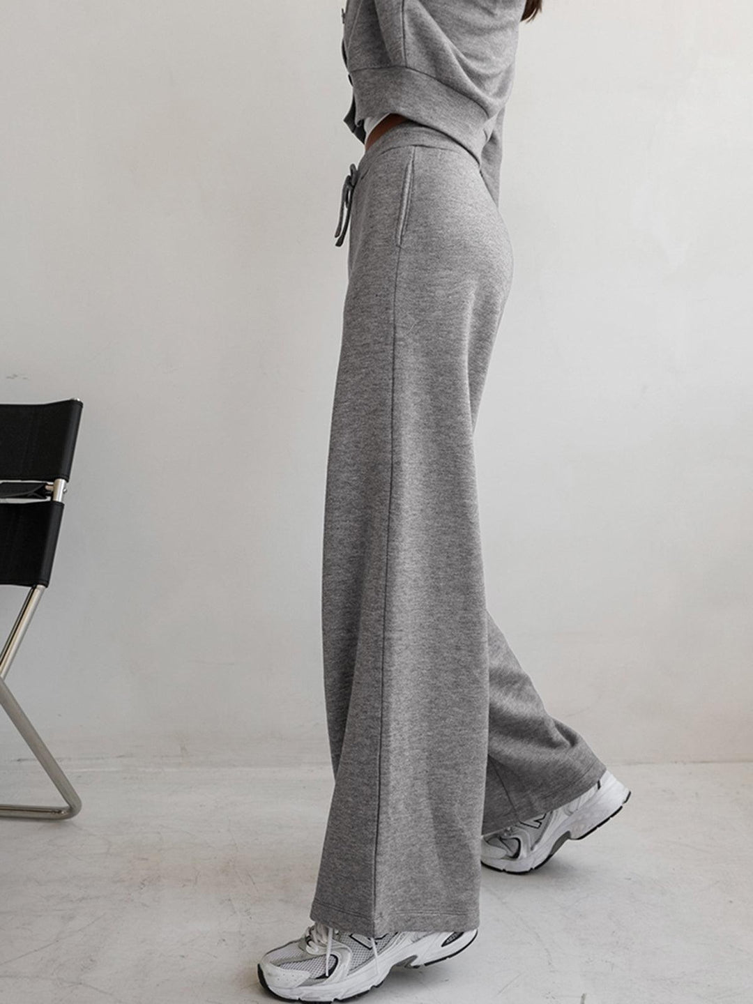 Silvana — Bequeme weite Trainerhose für Damen mit hohem Bund und Kordelzug, Das Modehaus Luzern