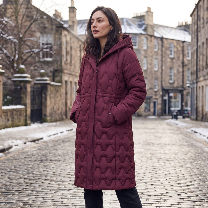 Sina — Gesteppter wattierter Daunenmantel für Damen mit grosser Kapuze, Das Modehaus Luzern