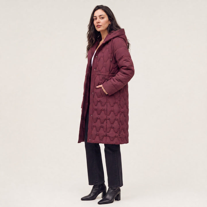 Sina — Gesteppter wattierter Daunenmantel für Damen mit grosser Kapuze, Das Modehaus Luzern