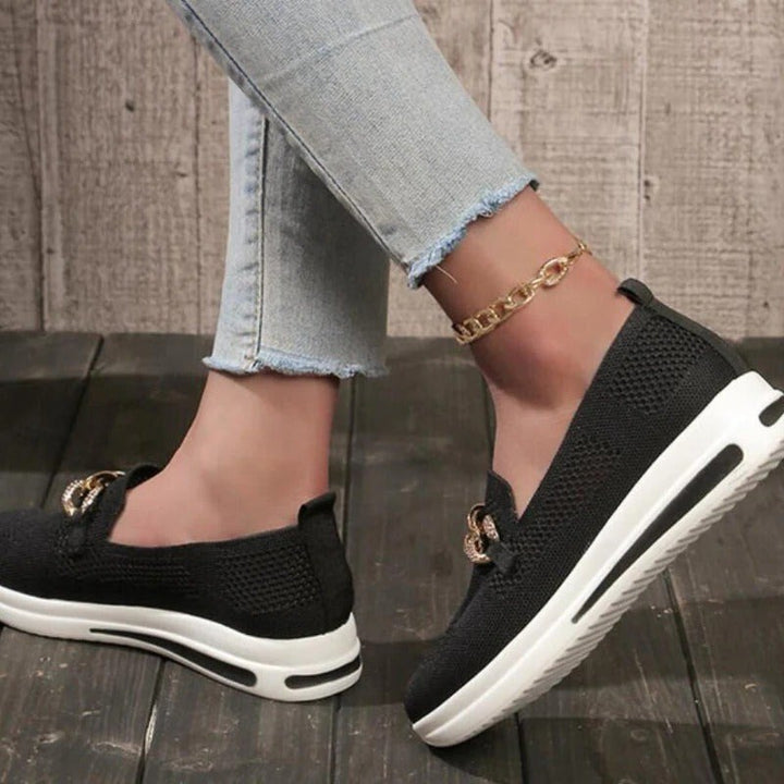 Stella — Bequeme Slip On Sneakers für Damen mit Plateau aus Strick, Das Modehaus Luzern