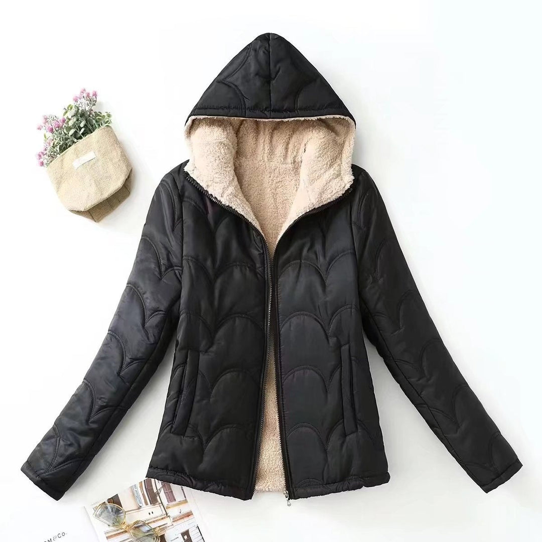Susanne — Warme kurze gesteppte Winterjacke für Damen mit Teddyfutter, Das Modehaus Luzern