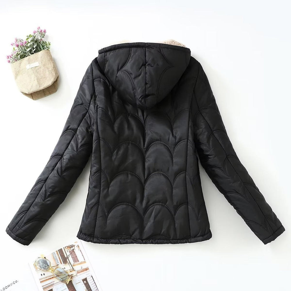Susanne — Warme kurze gesteppte Winterjacke für Damen mit Teddyfutter, Das Modehaus Luzern