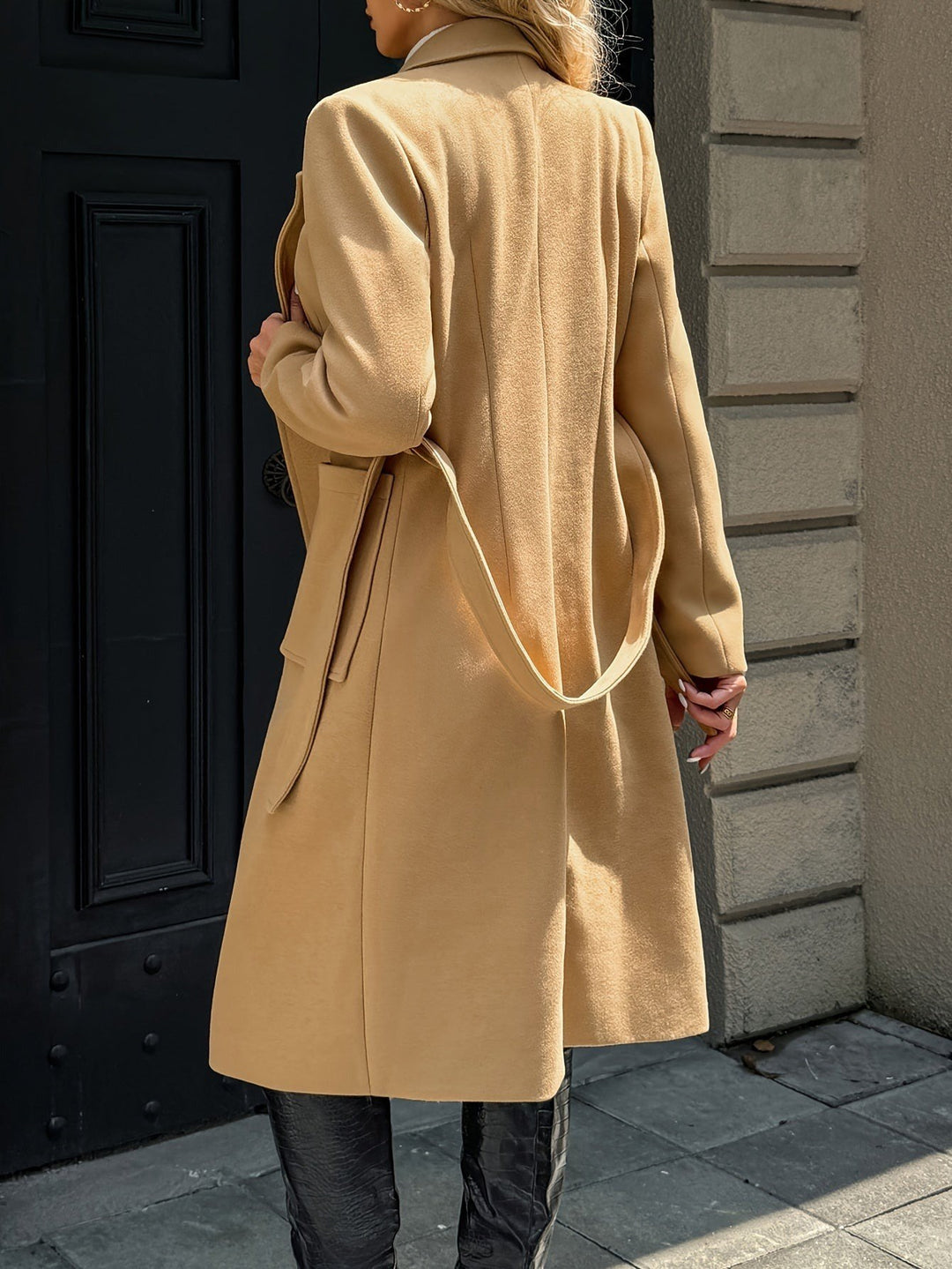 Tamara — Warmer langer taillierter Wintermantel mit Gürtel für Damen, Das Modehaus Luzern