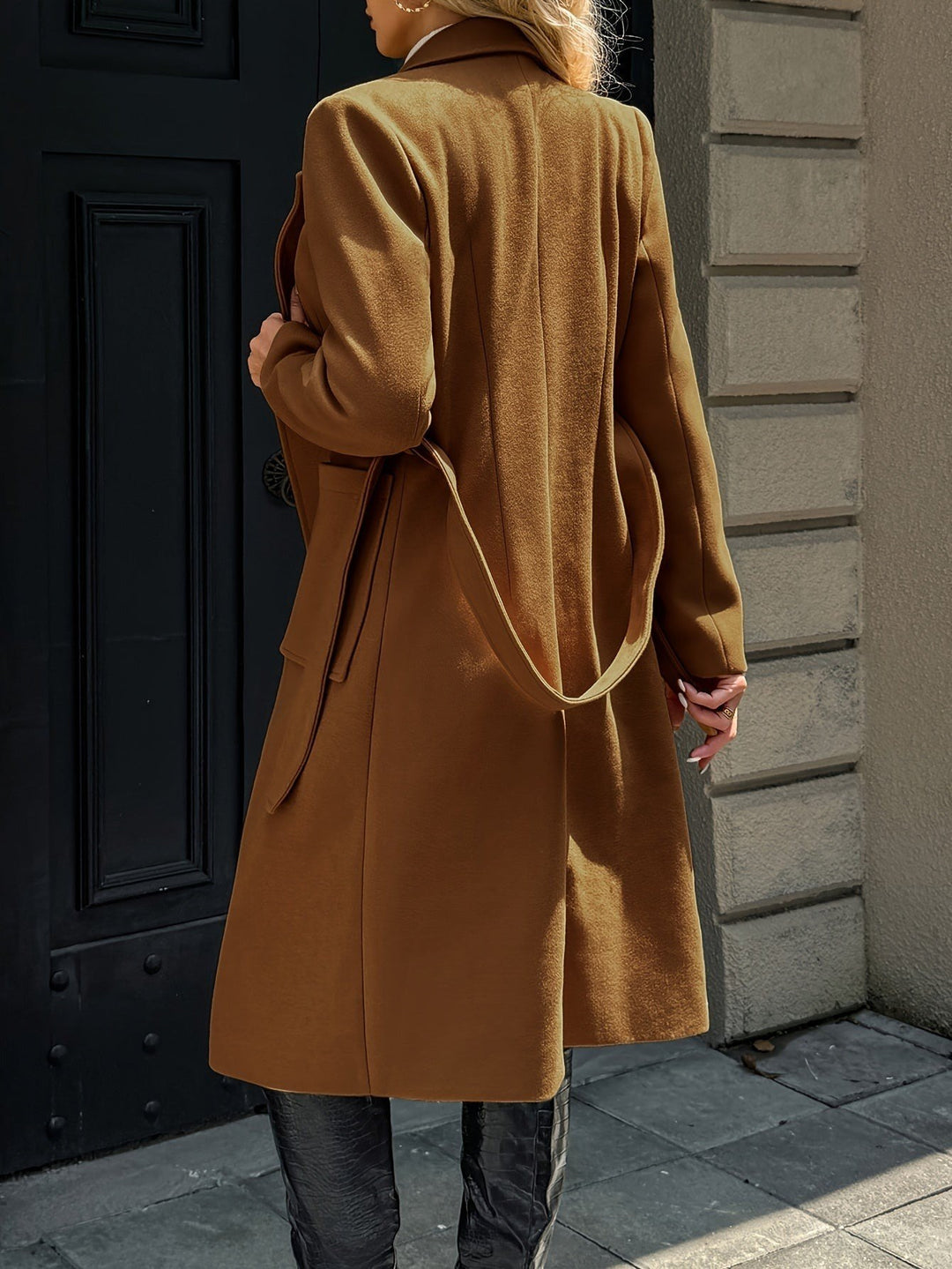Tamara — Warmer langer taillierter Wintermantel mit Gürtel für Damen, Das Modehaus Luzern