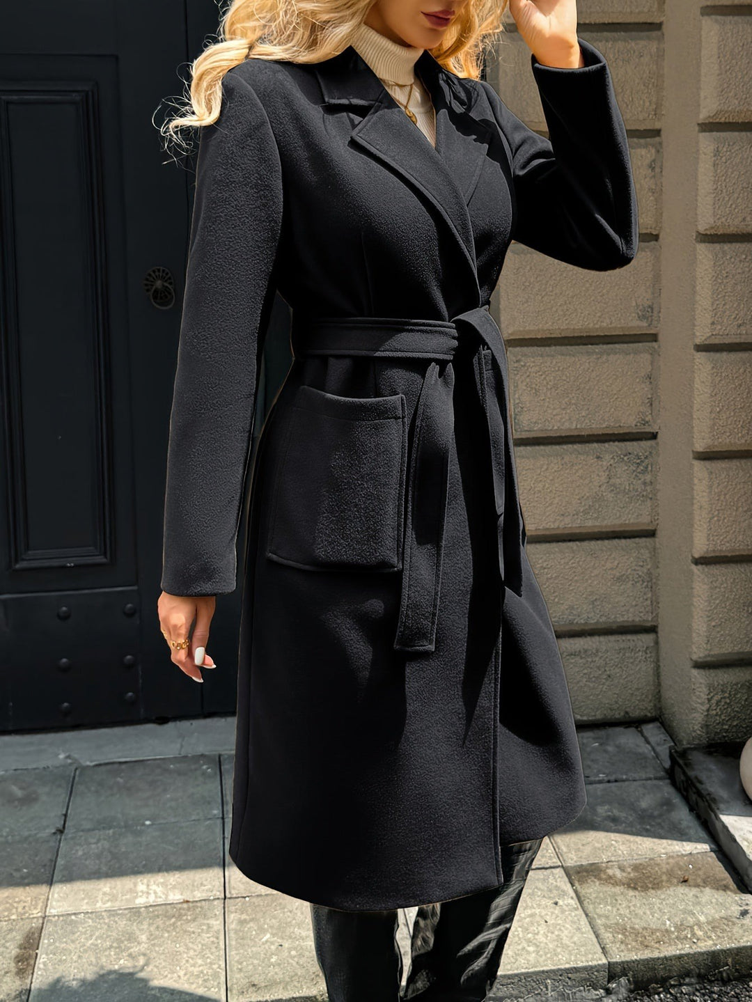 Tamara — Warmer langer taillierter Wintermantel mit Gürtel für Damen, Das Modehaus Luzern