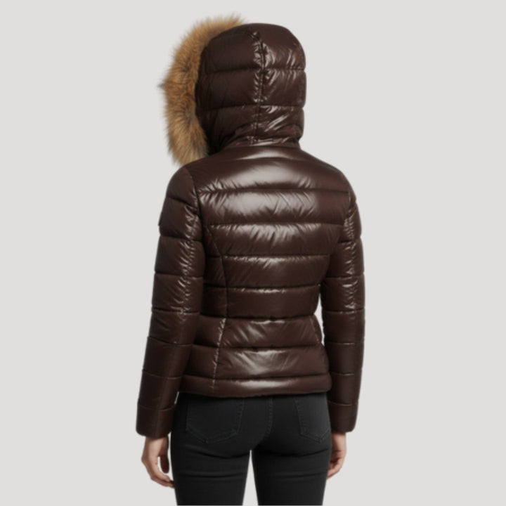Valentina — Glänzende wattierte Winterjacke für Damen mit Kunstfell-Kapuze, Das Modehaus Luzern