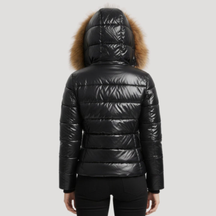 Valentina — Glänzende wattierte Winterjacke für Damen mit Kunstfell-Kapuze, Das Modehaus Luzern