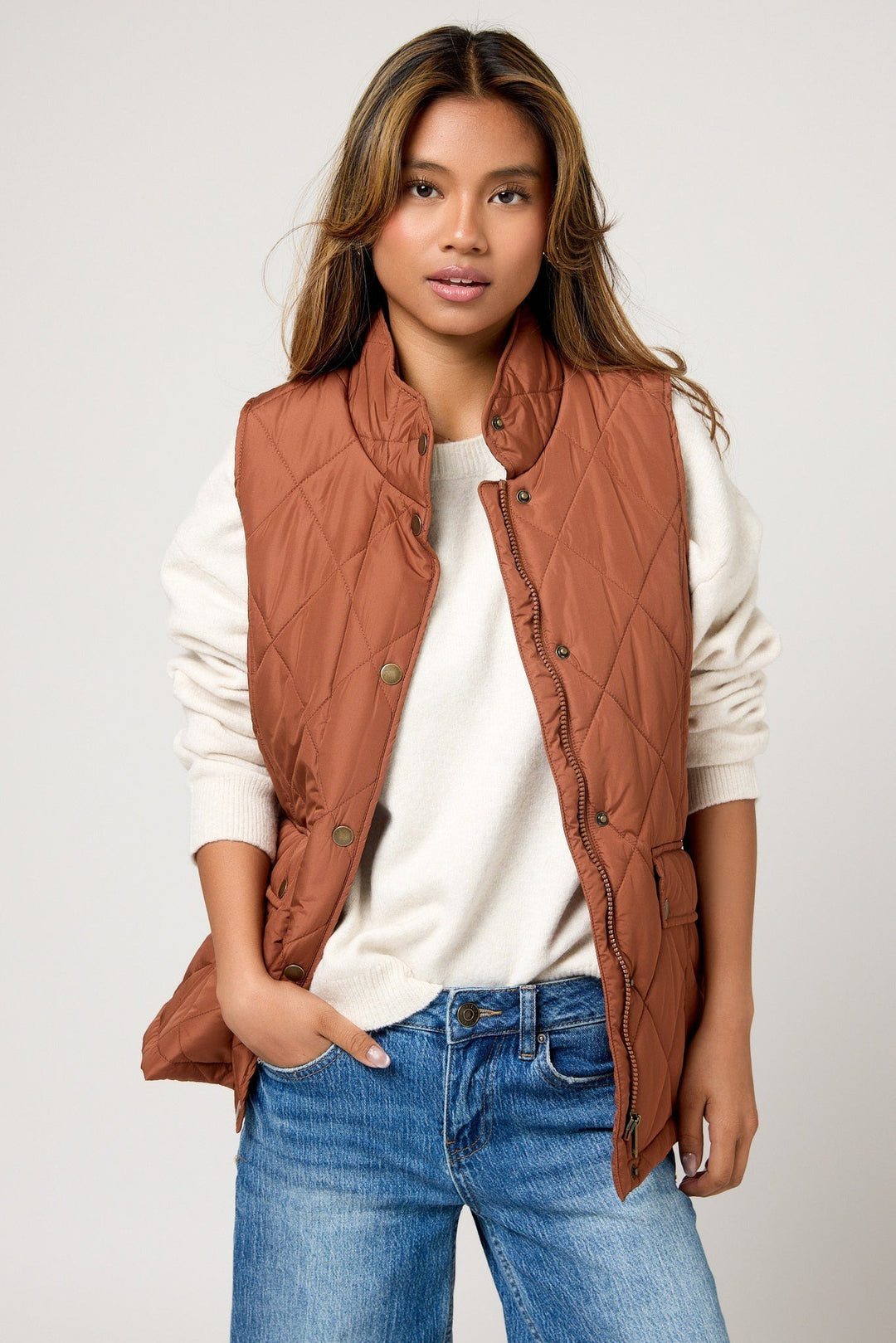 Vanessa — Gestepptes Gilet für Damen mit Rautenmuster und Druckknöpfen, Das Modehaus Luzern