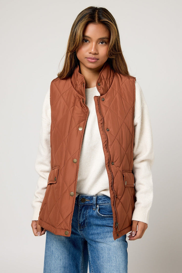 Vanessa — Gestepptes Gilet für Damen mit Rautenmuster und Druckknöpfen, Das Modehaus Luzern