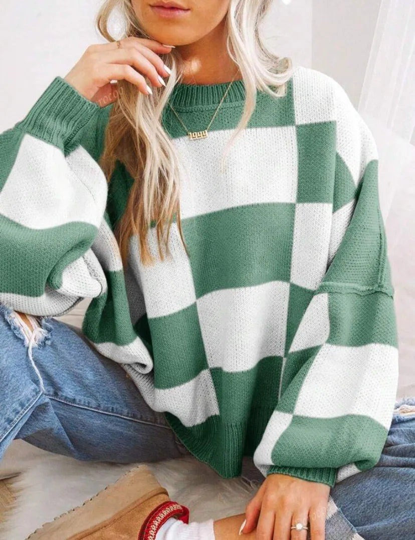 Yara — Weicher weiter Strickpullover für Damen mit Karo-Muster, Das Modehaus Luzern