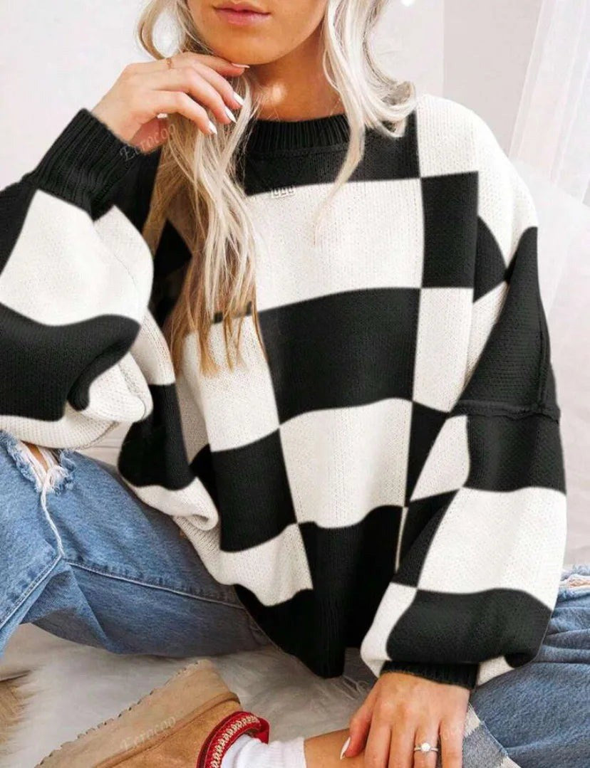 Yara — Weicher weiter Strickpullover für Damen mit Karo-Muster, Das Modehaus Luzern