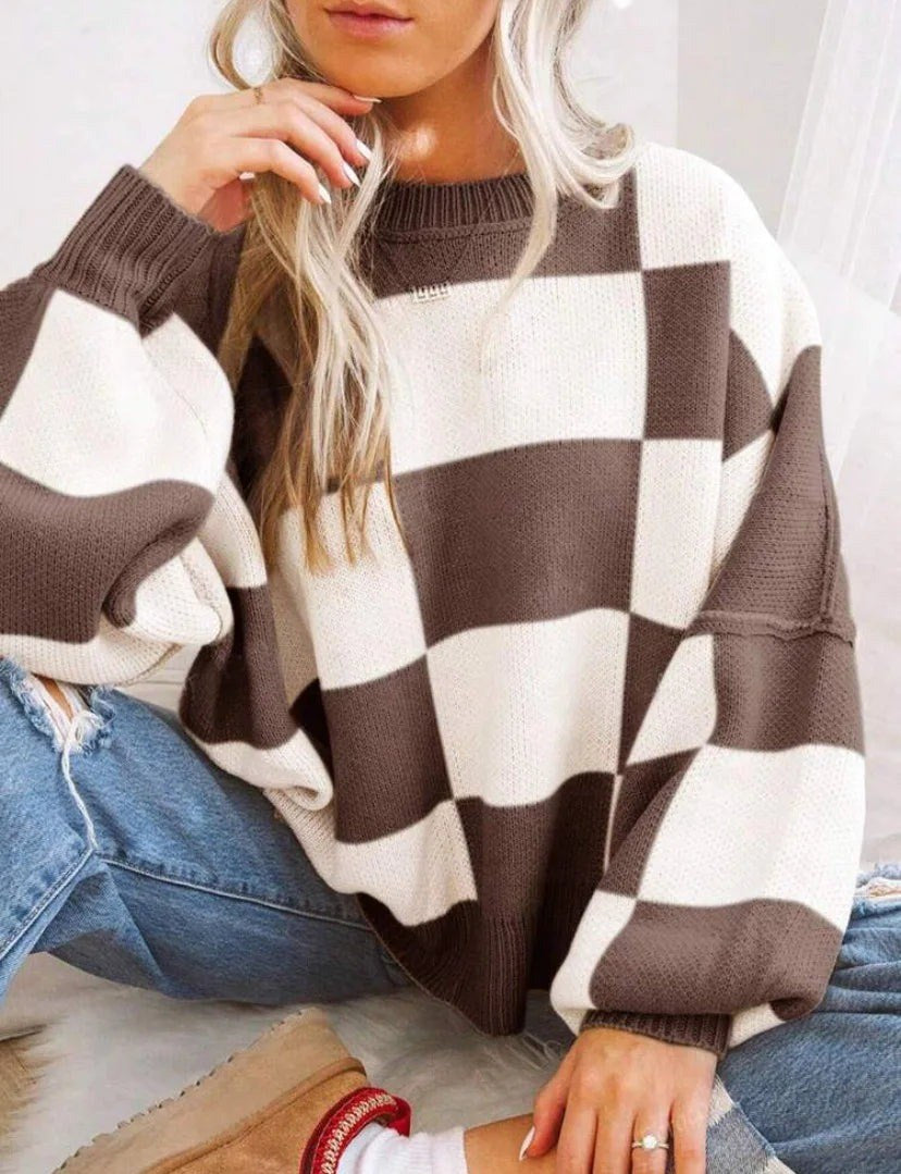 Yara — Weicher weiter Strickpullover für Damen mit Karo-Muster, Das Modehaus Luzern