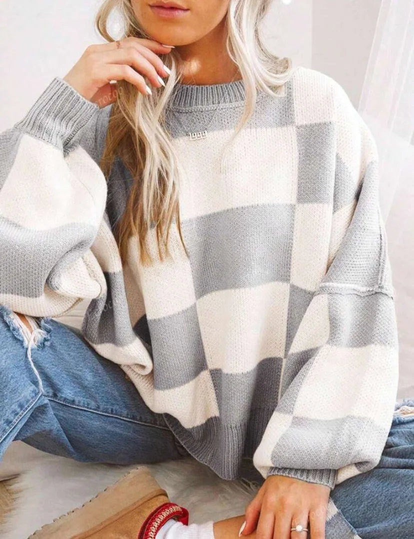 Yara — Weicher weiter Strickpullover für Damen mit Karo-Muster, Das Modehaus Luzern