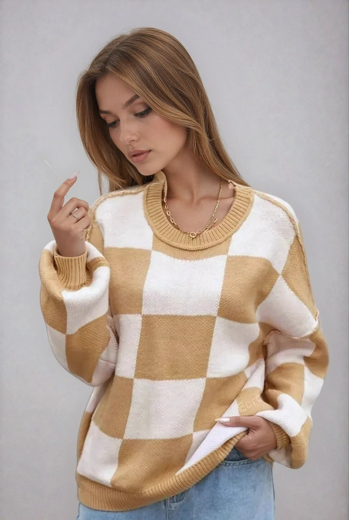 Yara — Weicher weiter Strickpullover für Damen mit Karo-Muster, Das Modehaus Luzern