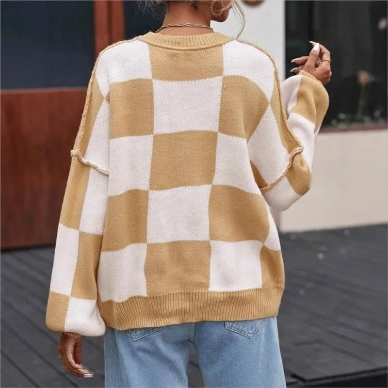 Yara — Weicher weiter Strickpullover für Damen mit Karo-Muster, Das Modehaus Luzern