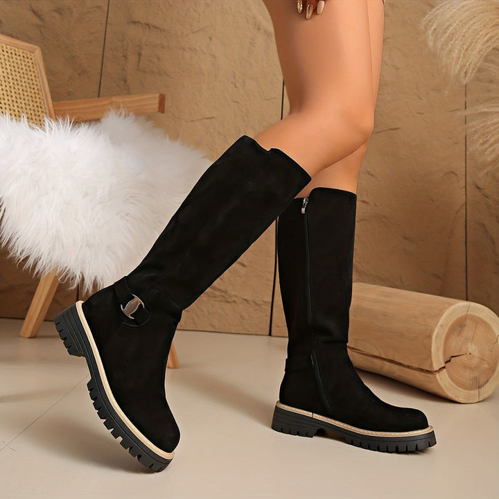 Yvette — Elegante kniehohe Plateau Stiefel für Damen mit Reissverschluss, Das Modehaus Luzern