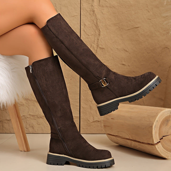 Yvette — Elegante kniehohe Plateau Stiefel für Damen mit Reissverschluss, Das Modehaus Luzern