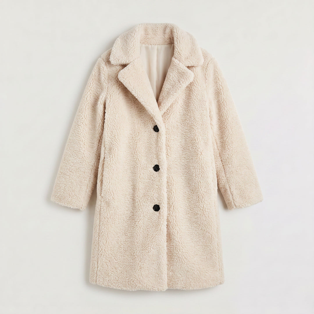 Yvonne — Warme lange Winterjacke für Damen aus Teddy mit Reverskragen, Das Modehaus Luzern