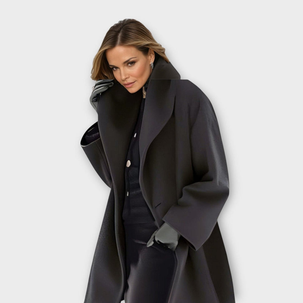 Zoe — Warmer Wintermantel aus Wolle für Damen mit Kragen und Knopfleiste, Das Modehaus Luzern