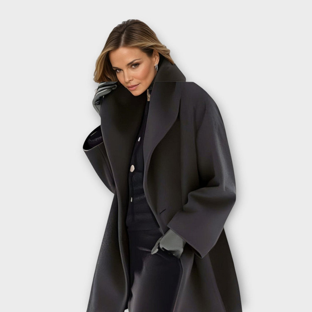 Zoe — Warmer Wintermantel aus Wolle für Damen mit Kragen und Knopfleiste, Das Modehaus Luzern