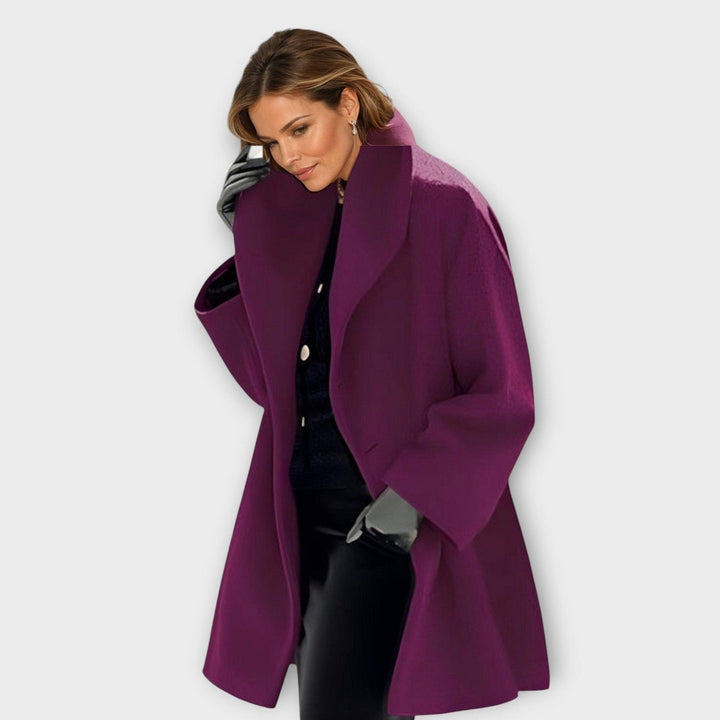 Zoe — Warmer Wintermantel aus Wolle für Damen mit Kragen und Knopfleiste, Das Modehaus Luzern